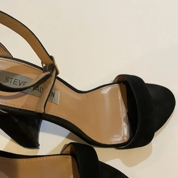 Steve Madden Carrson Black Suede Block Heels, size 7 Great Condition 1 flaw pic - Picture 10 of 14